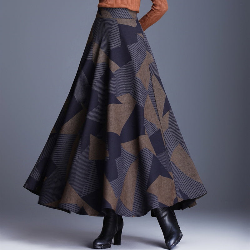Mid-length woolen skirt